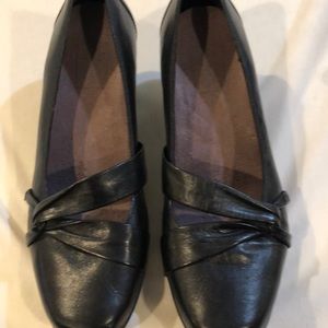 Clark’s size 8 black leather
